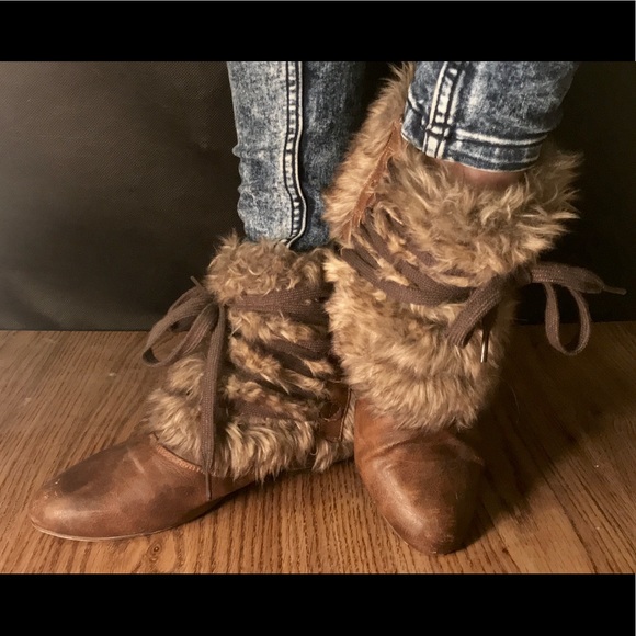 SOLD Lavorazione Artigiana Faux Fur Cuffed Boots - Picture 6 of 8